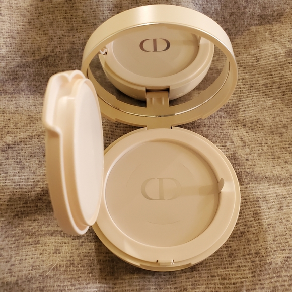 Dior Forever Cushion Powder in Mitzah Collection Package - Rose - Picture 5 of 7